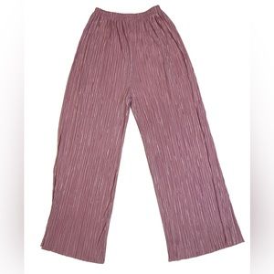 Pink pleated wide pants with Elastic band.